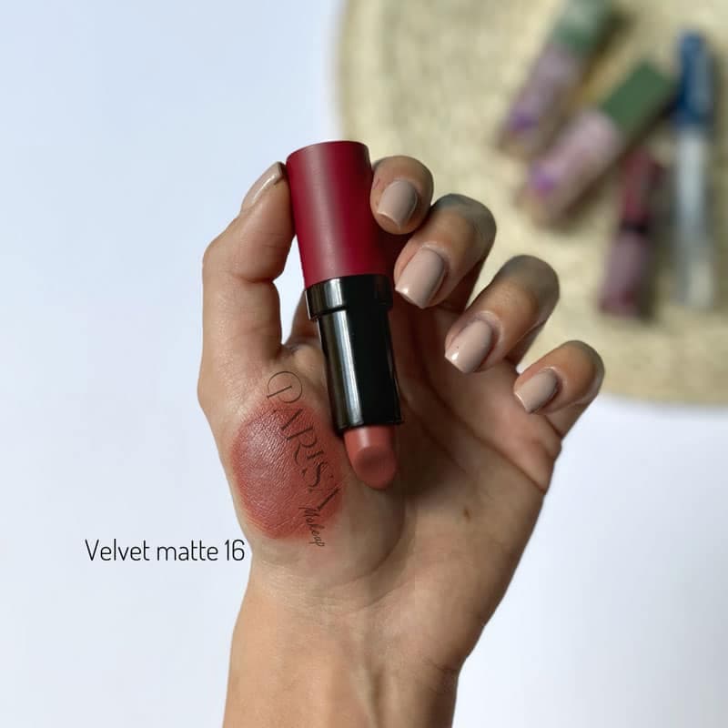 رژلب جامد گلدن رز مدل Velvet Matte کد 16 — تصویر ۳