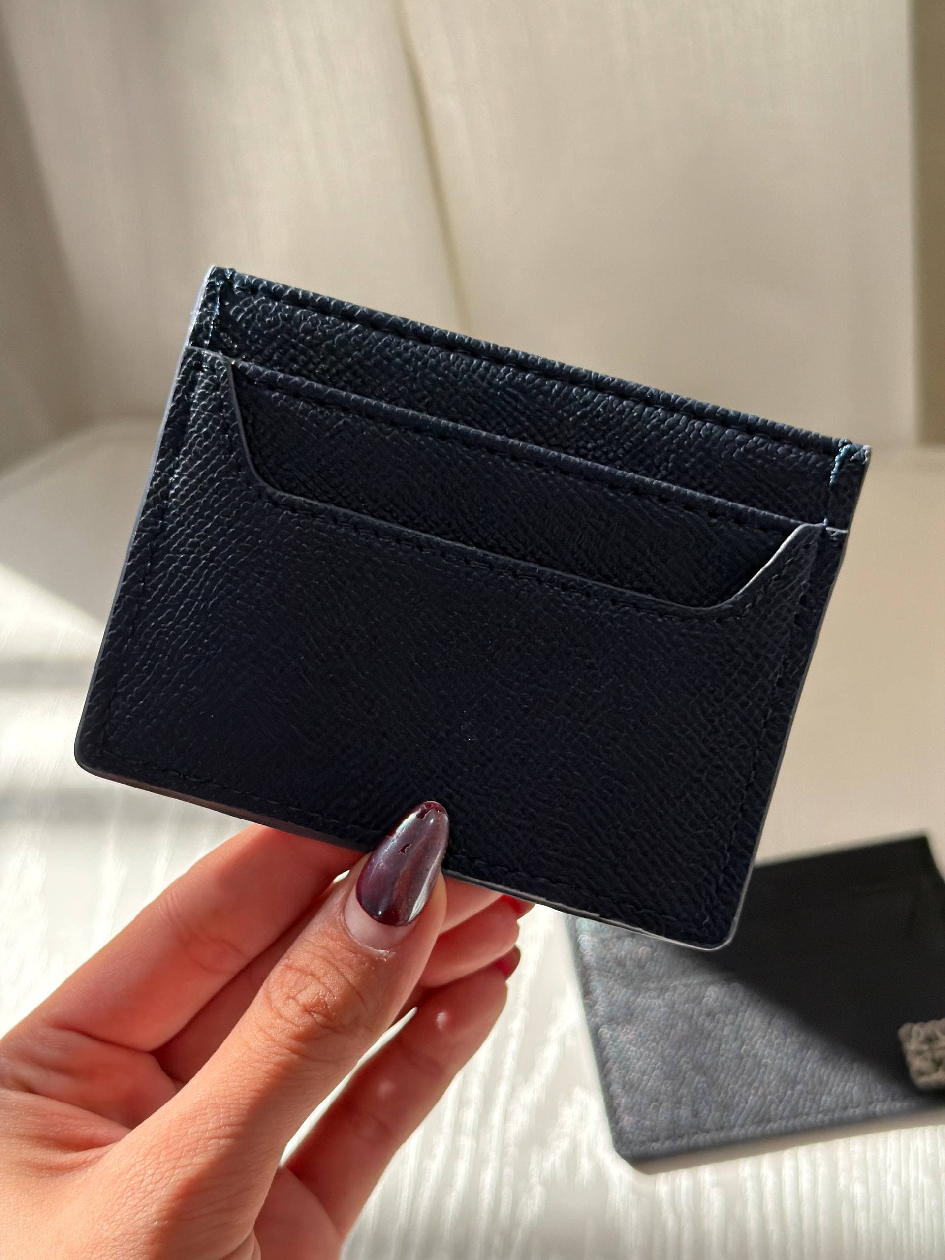 جا کارتی لوه Loewe — تصویر ۴