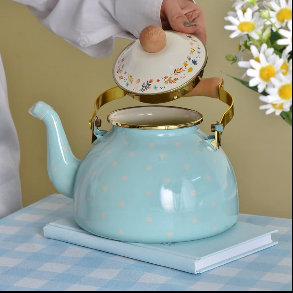 کتری لعابی دسته چوبی ۲.۵ لیتر تیفانی خالدار طرح انگلیش هوم — تصویر ۴