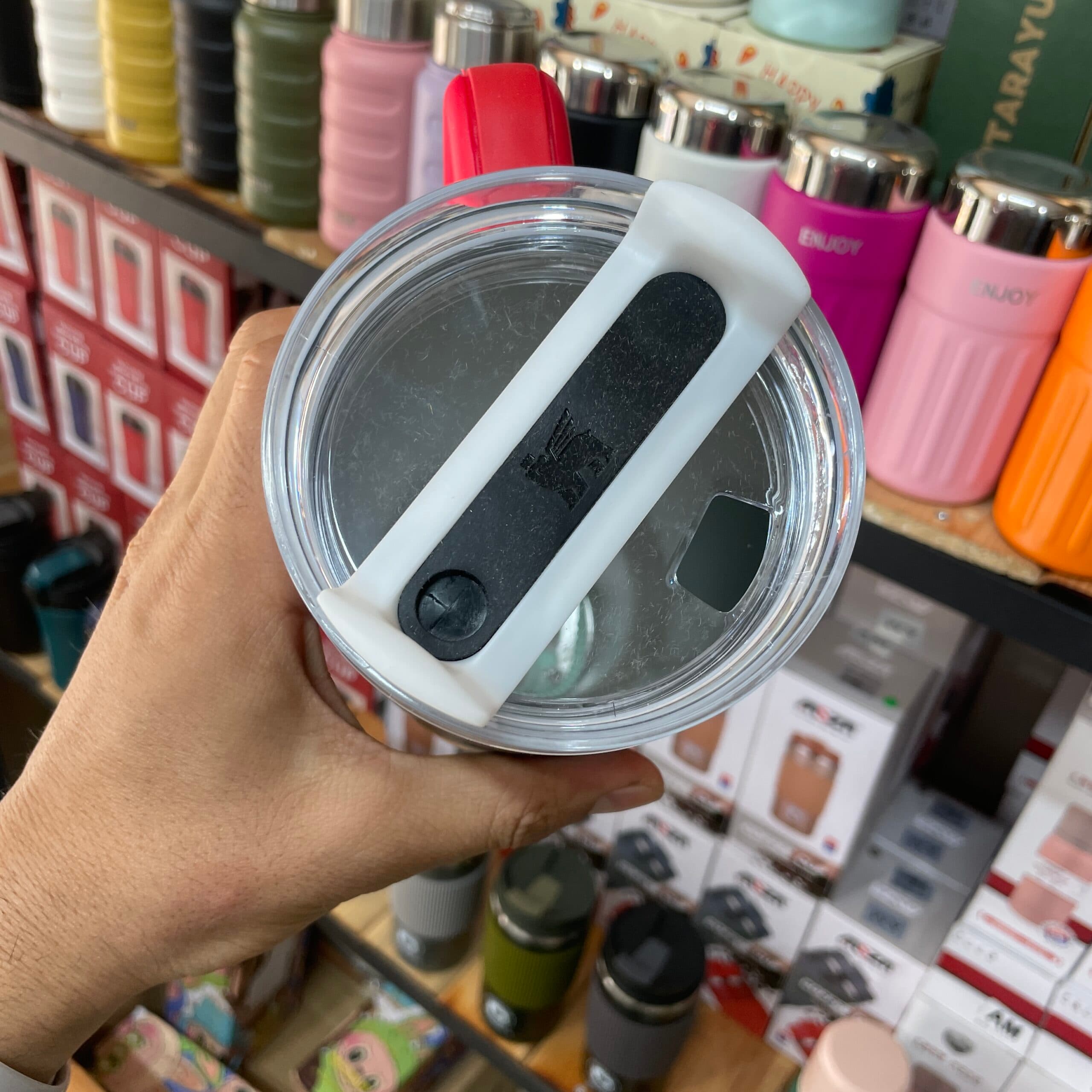 ماگ استنلی طرح Classic Mickey دسته‌دار مدل QUENCHER H2.O Tumbler – رنگ قرمز | ظرفیت ۱.۱۸ لیتر — تصویر ۳
