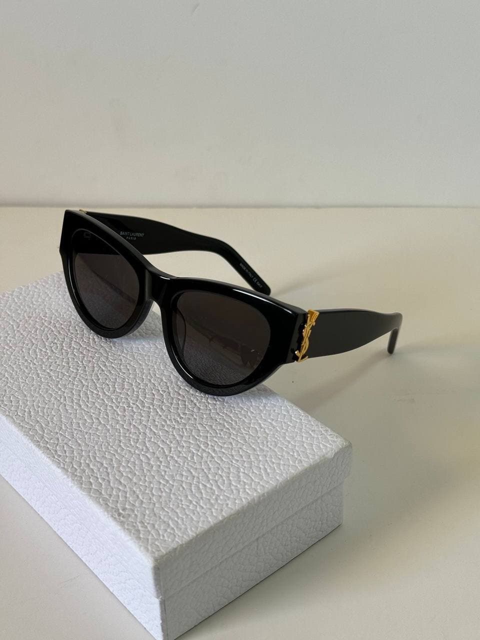 عینک آفتابی زنانه ایو سن لوران (Yves Saint Laurent)مدلSG-f12780 Cat Eye — تصویر ۴