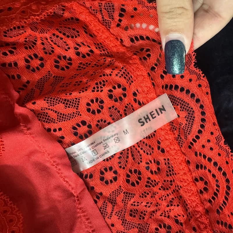 ست شورت و نیم تنه زنانه شین مدل 2203168 به همراه نگهدارنده جوراب — تصویر ۴
