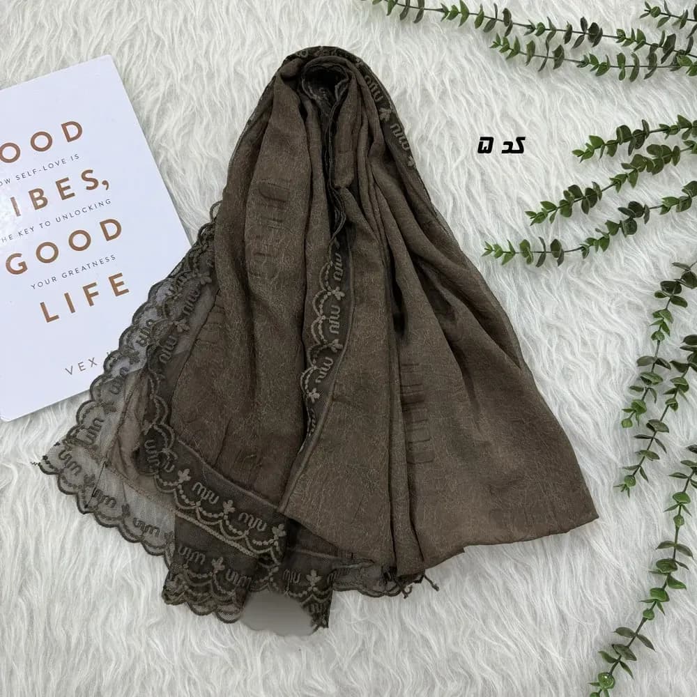 شال حریر سنگشور مزونی طرح Miu Miu ابعاد 180 در 69 سانتیمتر — تصویر ۴