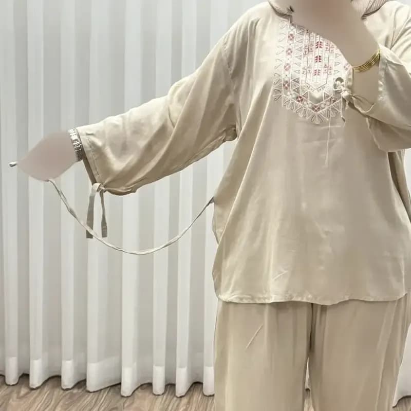 بلوز شلوار نخی مدل آیدا چاپی فری سایز مناسب تا سایز 50 شسته شده بدون آبرفت و رنگ رفت کمربند دار چهار فصل — تصویر ۱۰