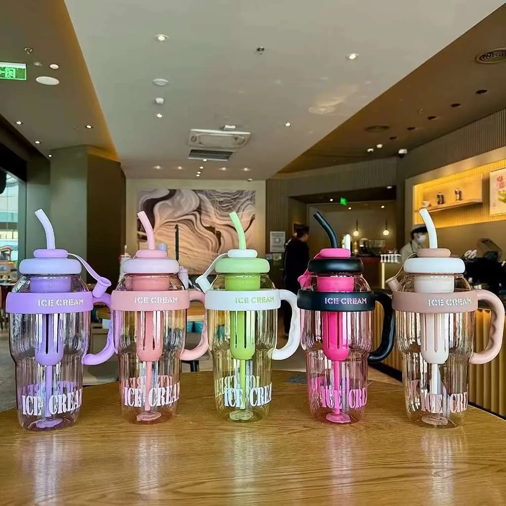 قمقمه فانتزی نیدار طرح بستنی دستهدار حجم 1300ml — تصویر ۳