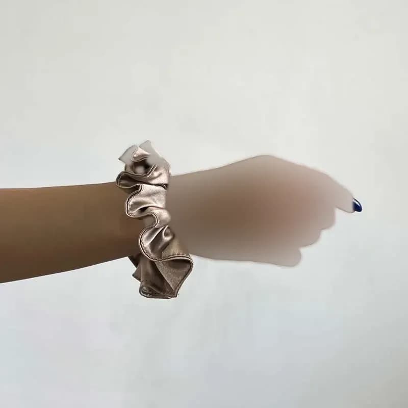 کش موی زنانه اسکرانچی ساتن — تصویر ۲