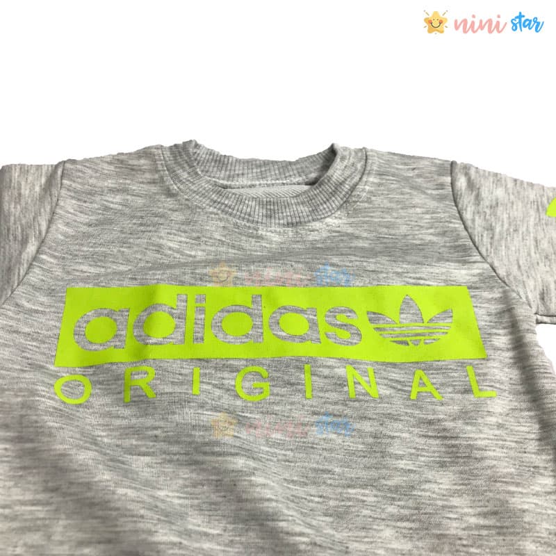 بلوز adidas پسرانه خاکستری روشن — تصویر ۴