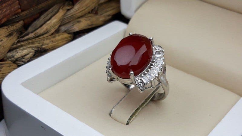 انگشتر زنانه عقیق یمنی درجه 1 (الماس تراش) کد 192