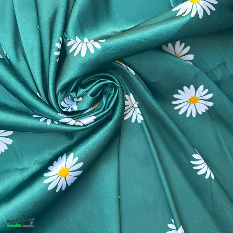 پارچه ساتن ال ایکس سبز رنگ طرح گل بابونه