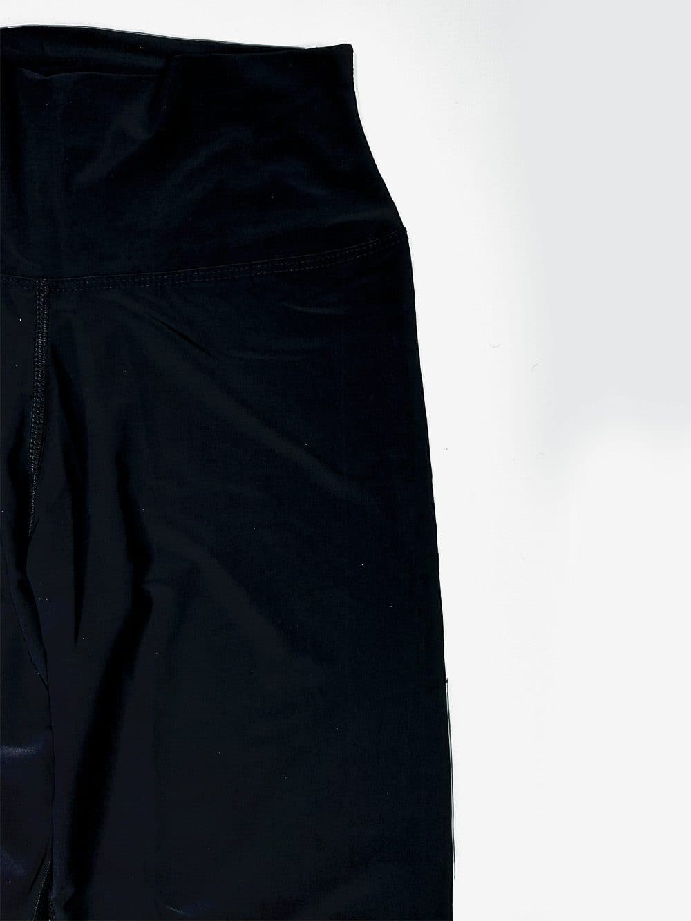 مایو زنانه اسلامی ارزان پوشیده زنانه کامل به رنگ مشکی و سفید اسپیدو ( Speedo ) — تصویر ۷