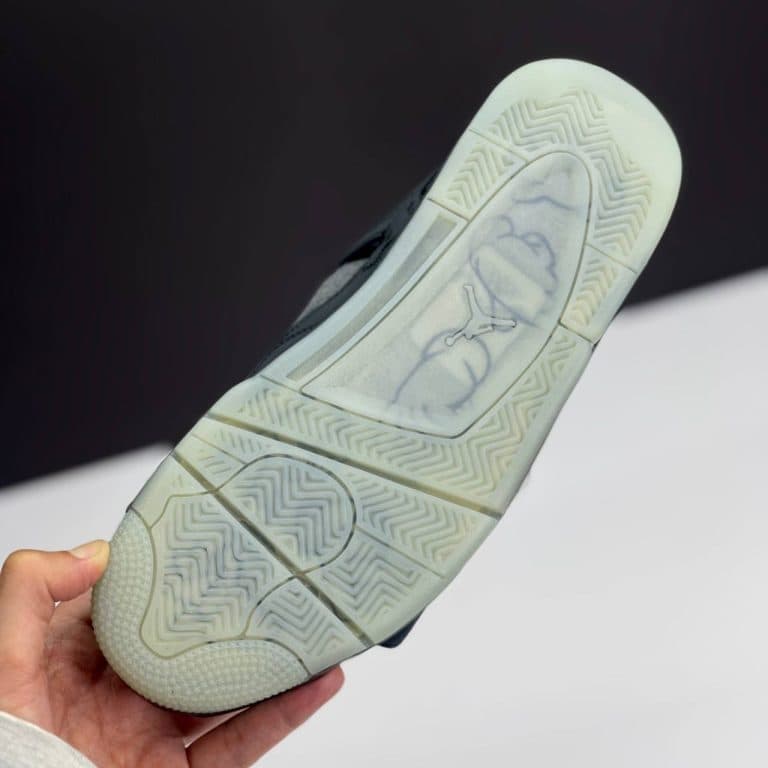 کفش نایک ایر جردن فور کاز مستر کوالیتی طوسی تیره Nike Air Jordan 4 KAWS Dark Grey — تصویر ۴