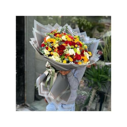 سبد گل پر از عشق برای دوست دخترم 4219