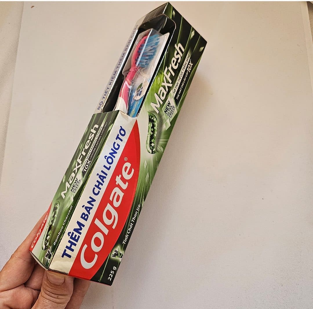 خمیر دندان کولگیت مکس فرش ذغال بامبو + مسواک | Colgate MaxFresh Bamboo Charcoal Pack 225g