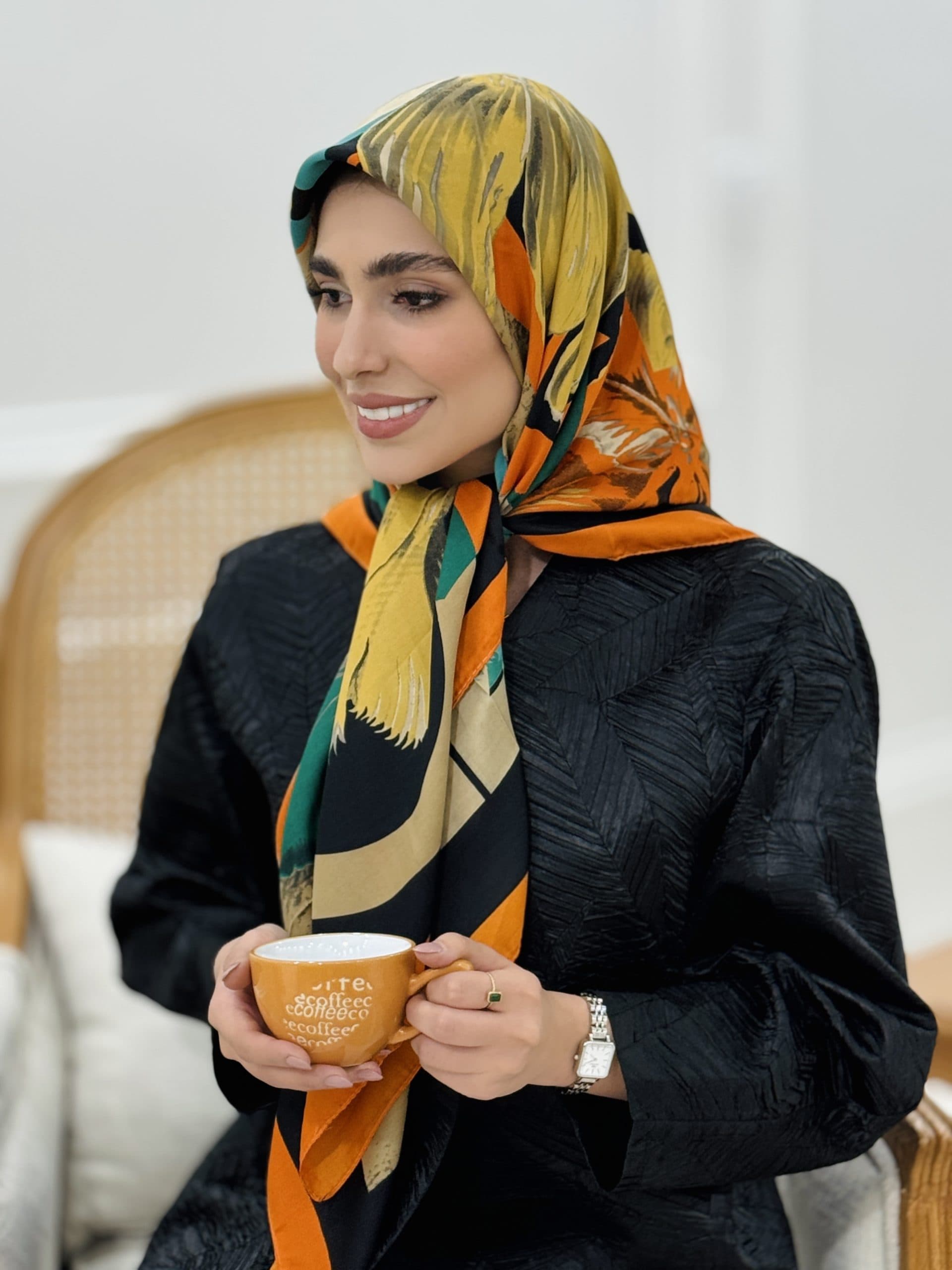 روسری زنانه ساتن ابریشم طرحدار — تصویر ۴