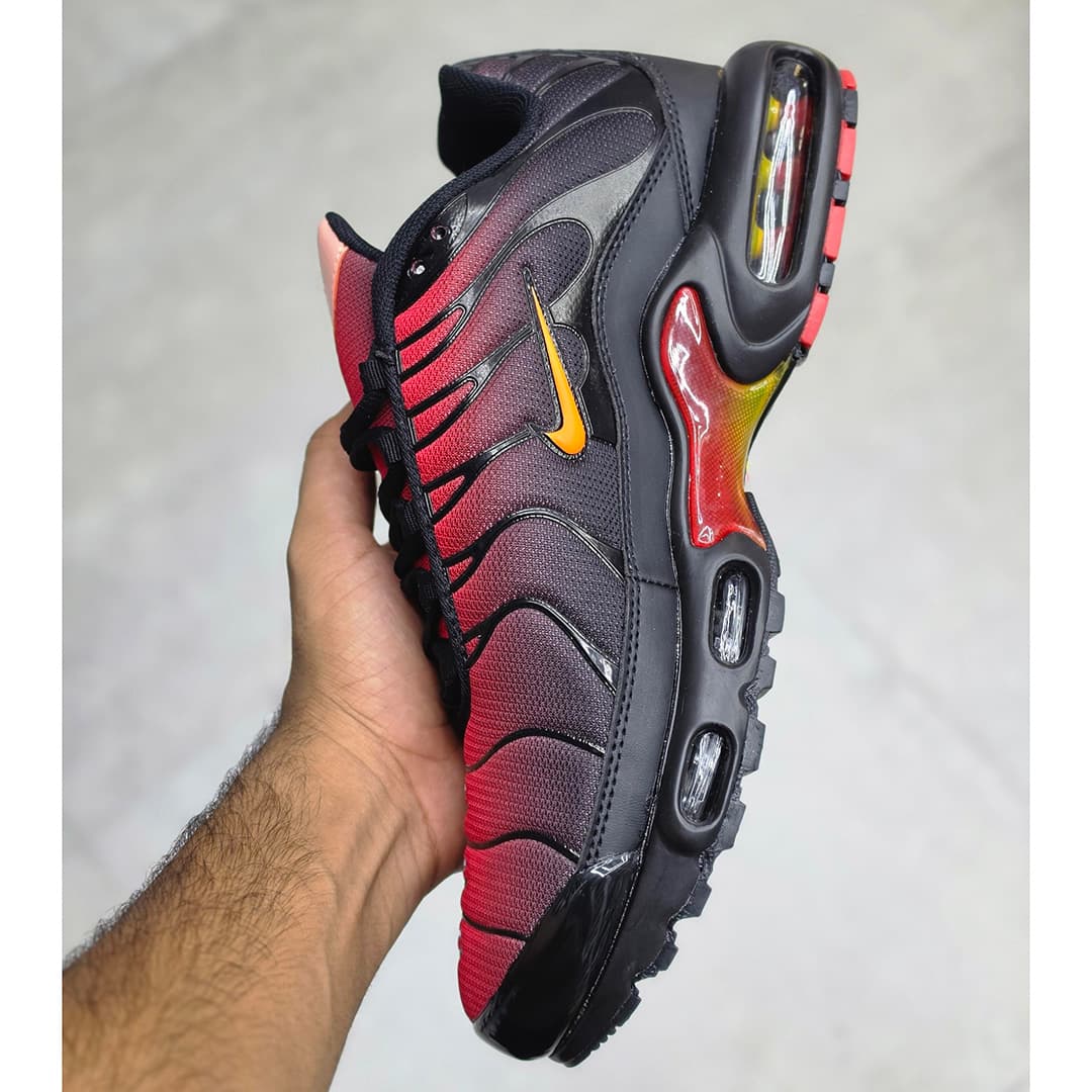 کفش کتونی نایک تی ان ایرمکس پلاس مشکی قرمز آتشین Nike TN Air Max Plus — تصویر ۴