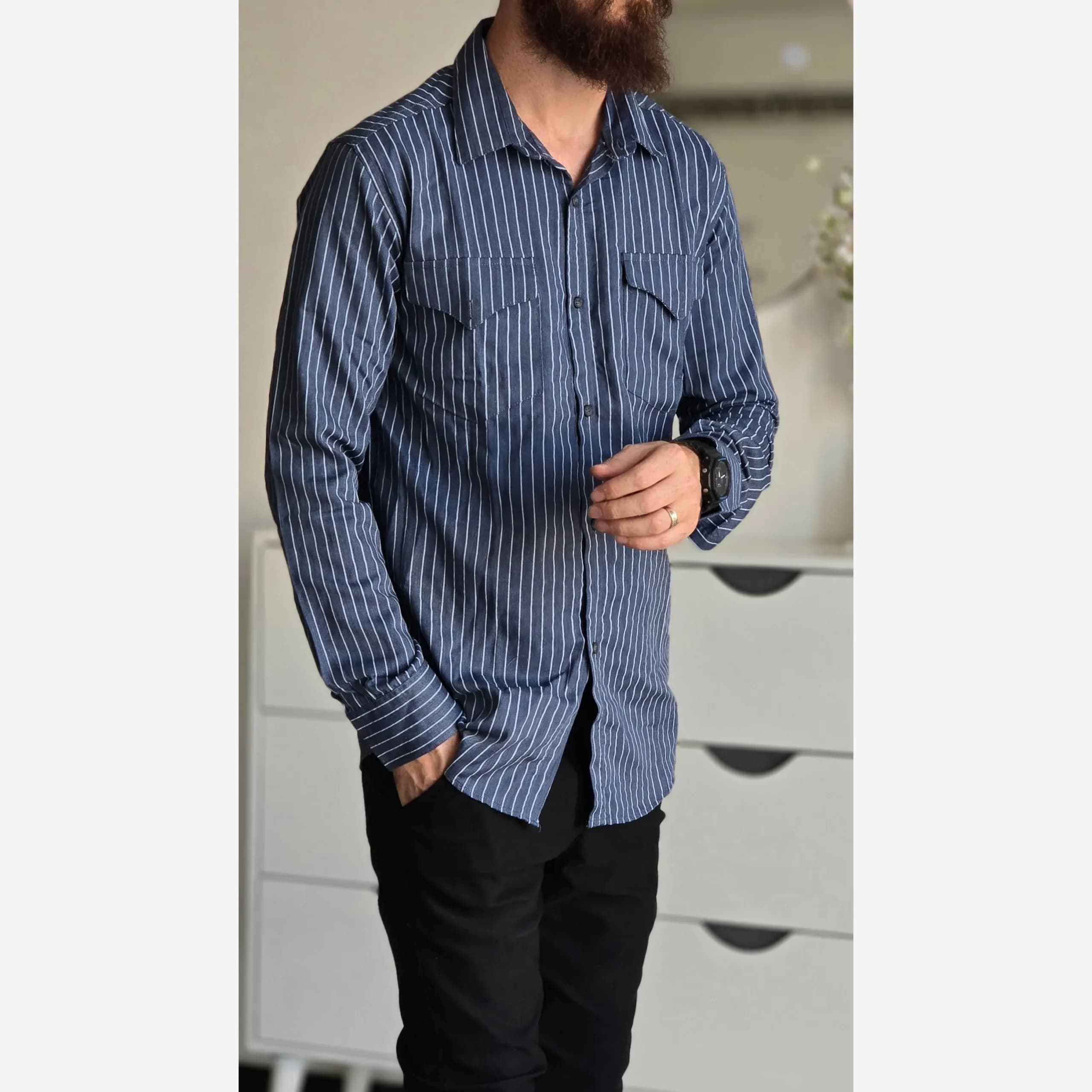 پیراهن جین آستین بلند دو جیب مردانه پارچه جین کاغذی کشی سایز M تا XXL — تصویر ۵
