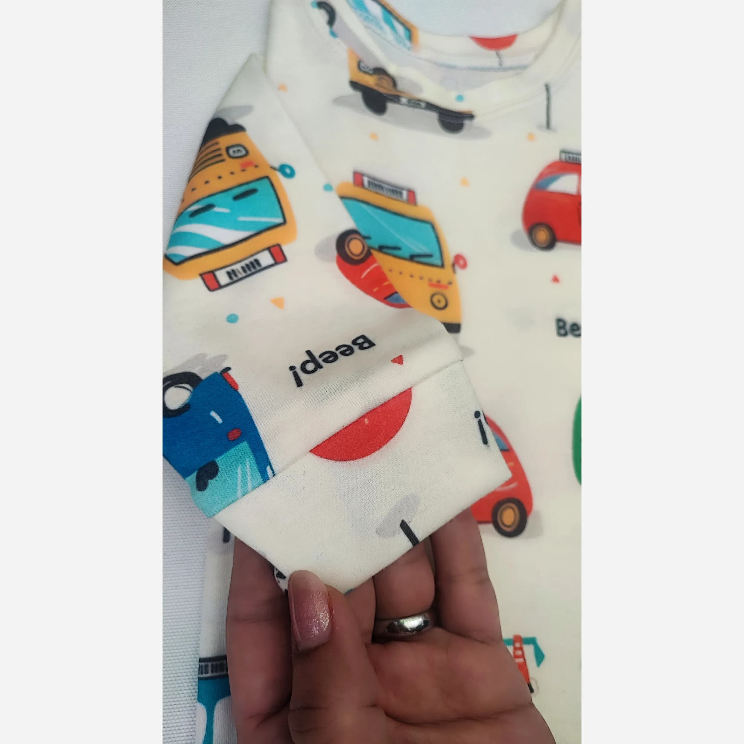 ست بلوز و شلوار راحتی پسرانه طرح ماشین نخ و پنبه — تصویر ۳