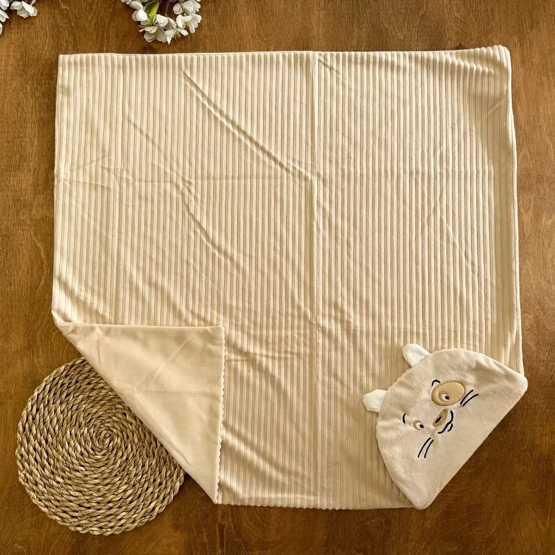 پتو دورپیچ مخمل راه راه طرح گربه کد 5628 — تصویر ۵
