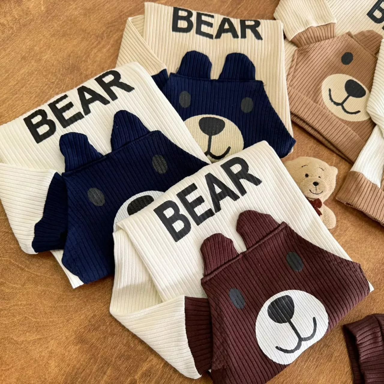 بلوز شلوار آکاردئونی طرح خرس Bear کد ۵۵۵۵ — تصویر ۲