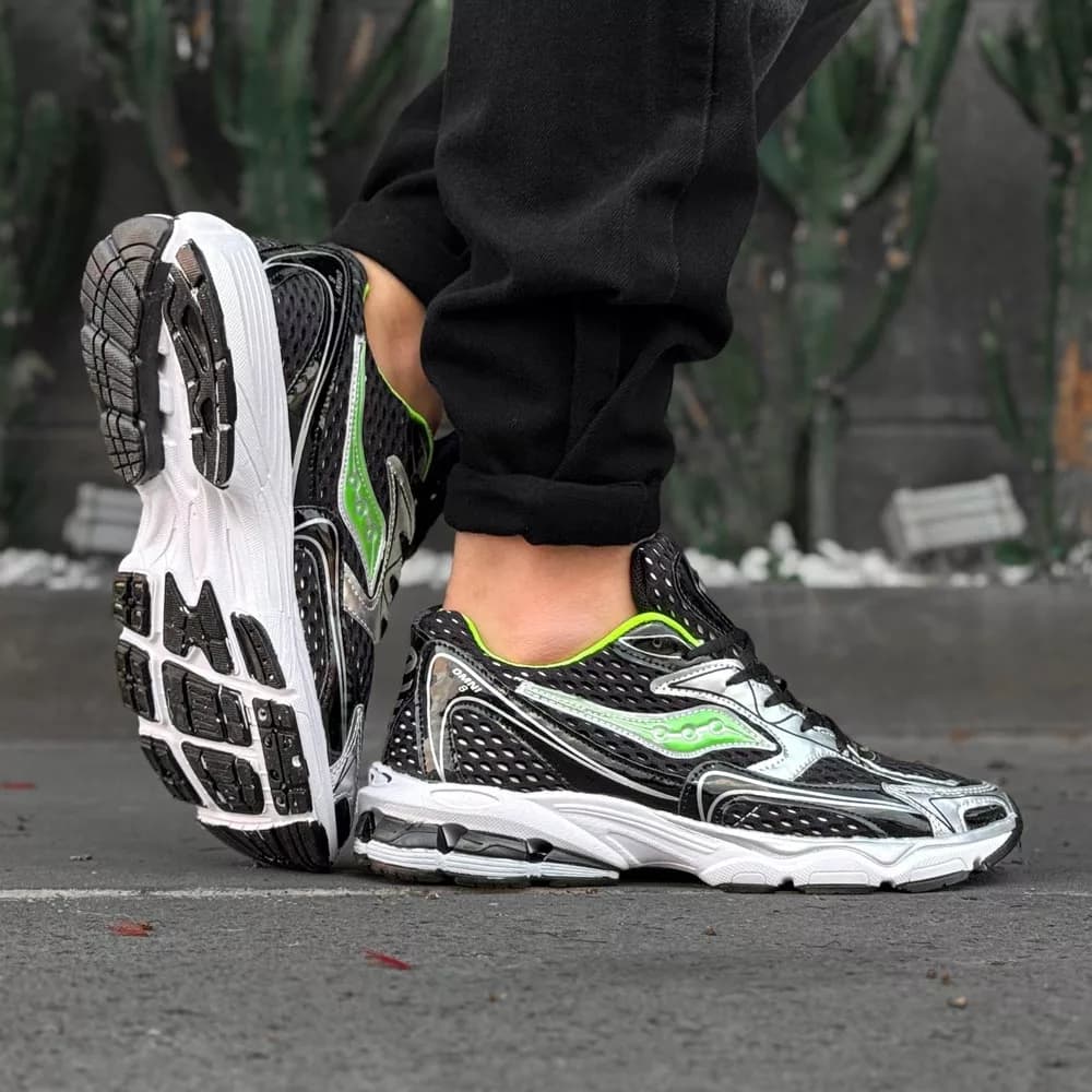کتانی مردانه saucony مشکی کد 29832