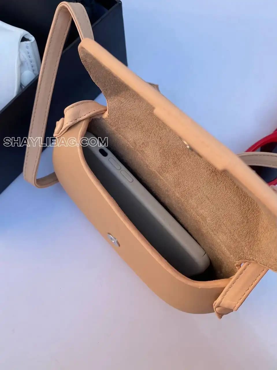 کیف مینیمال دوشی زنانه مدل پامکین — تصویر ۴