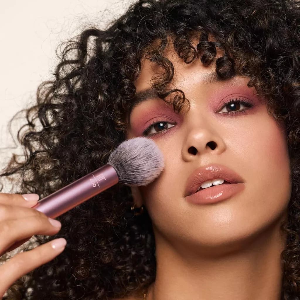ست براش Everyday Essentials ریل تکنیکس همراه با 2 اسفنج اورجینال | Real Techniques Everyday Essentials Brush Set with2 Makeup Sponges — تصویر ۴