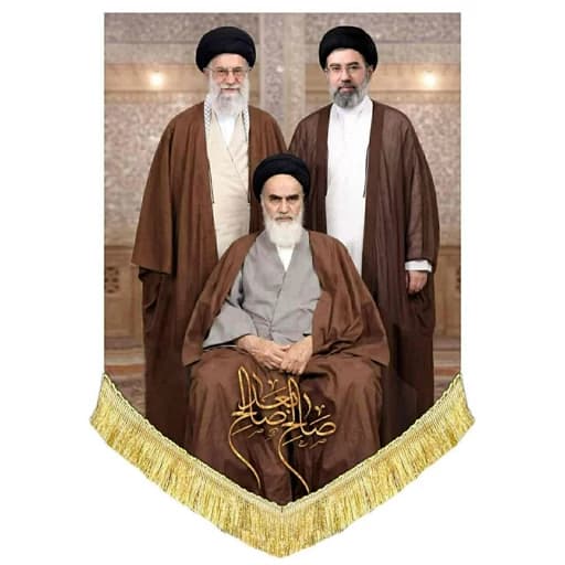 کتیبه مخمل عمودی(سه رهبر) امام خمینی رهبر شهید امام خامنه ای و سید مجتبی خامنه ای