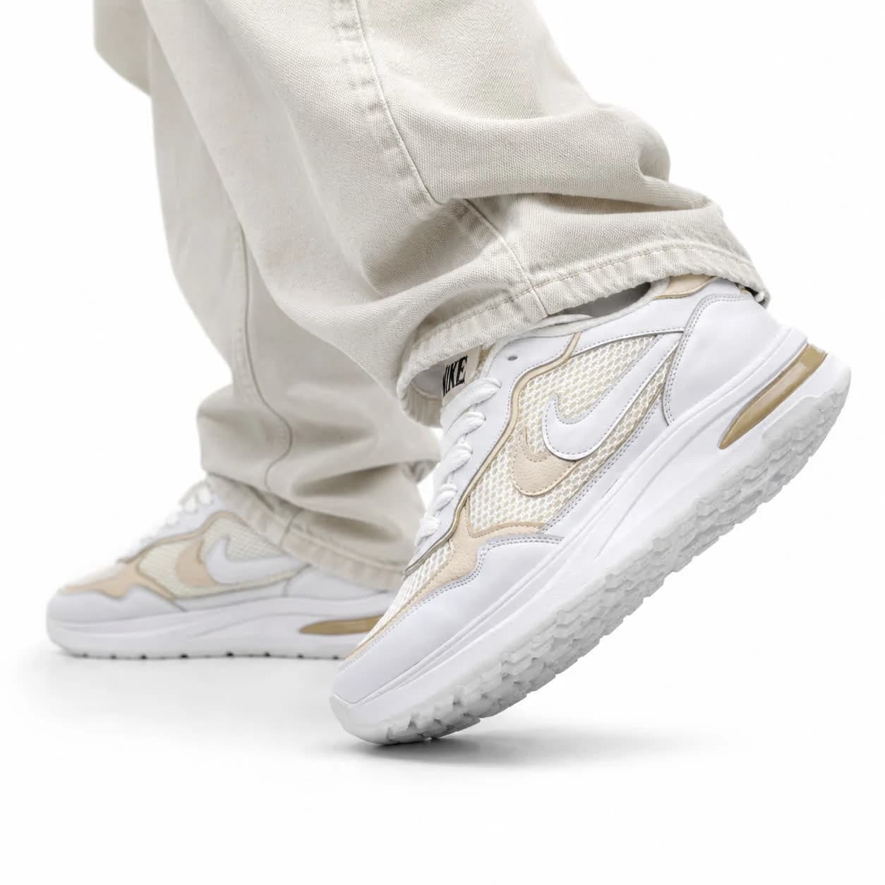 کفش کتونی مردانه مدل نایکی دو نایک رانینگ سفید کرم NIKE — تصویر ۵