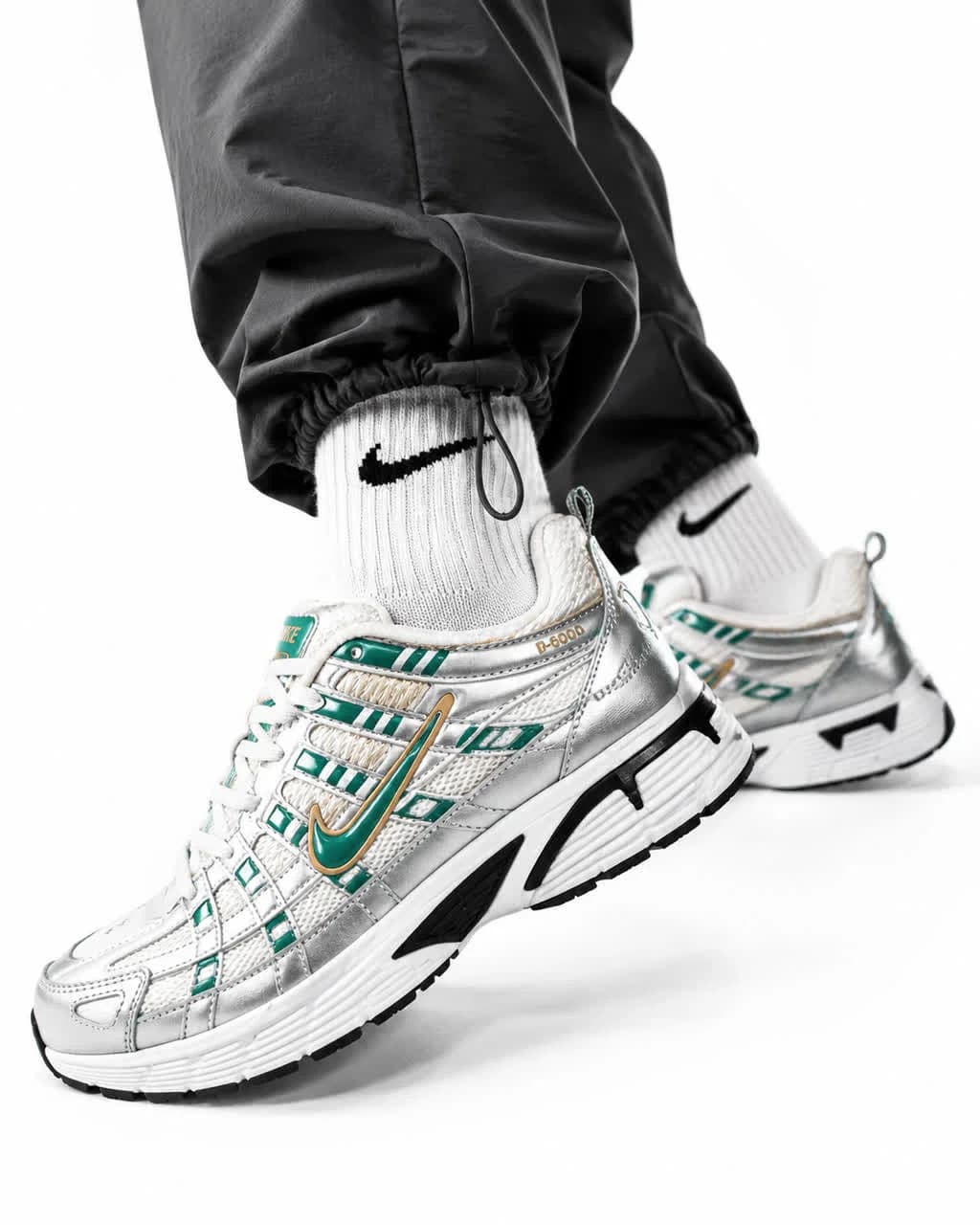 کتونی مردانه مدل رانینگ نایک P6000 سفید نقره ای سبز NIKE — تصویر ۵