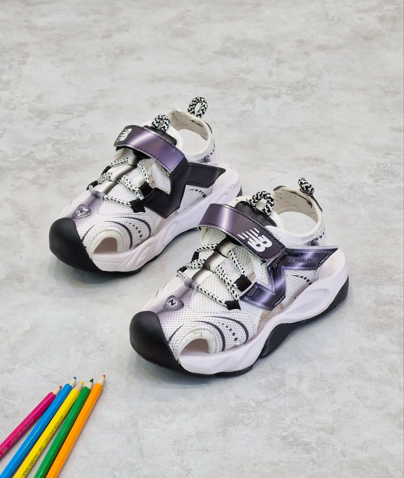 صندل اسپرت جلوبسته بچگانه مدل New Balance | سبک، راحت و ضد سایش — تصویر ۶