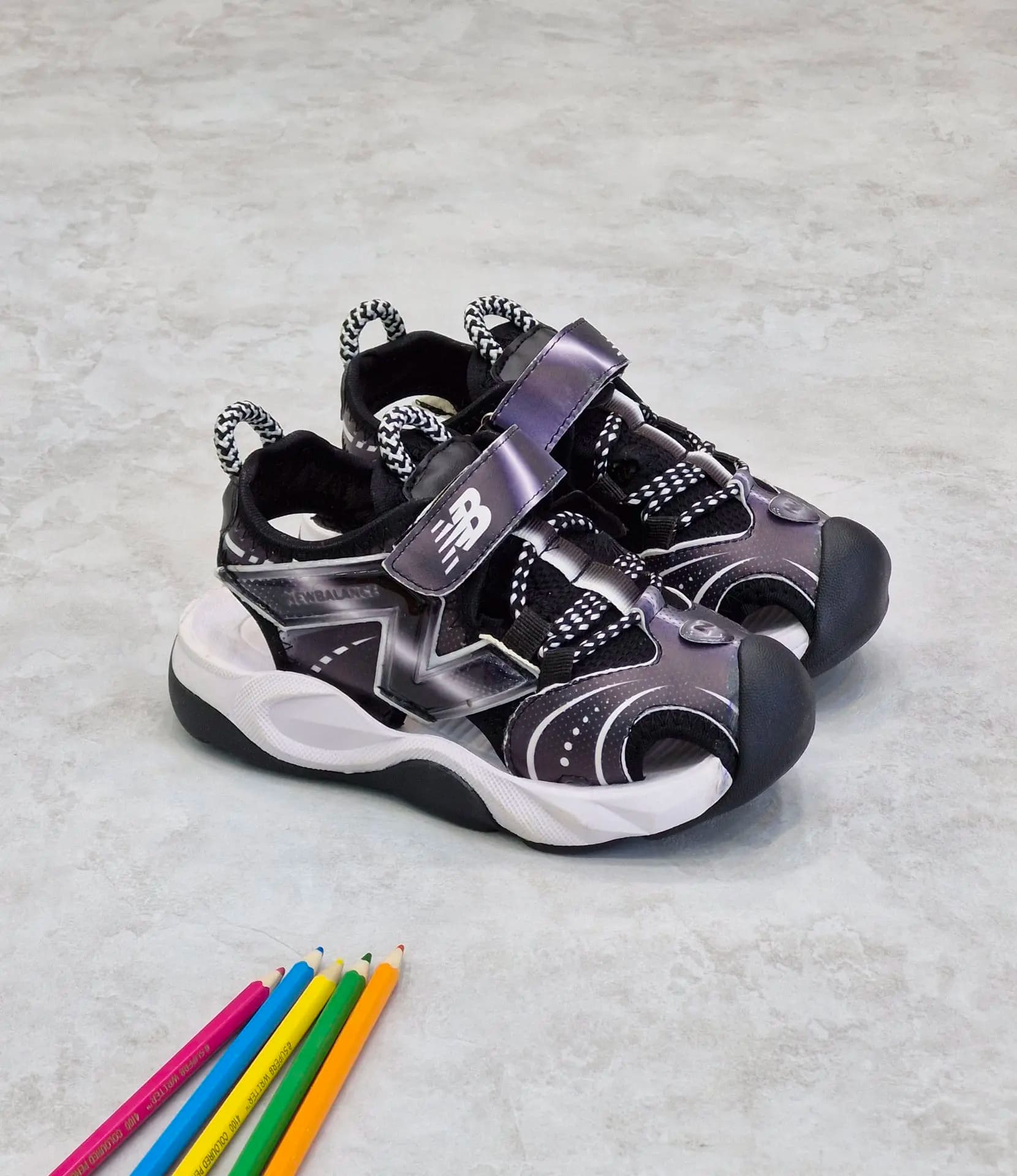 صندل اسپرت جلوبسته بچگانه مدل New Balance | سبک، راحت و ضد سایش — تصویر ۵
