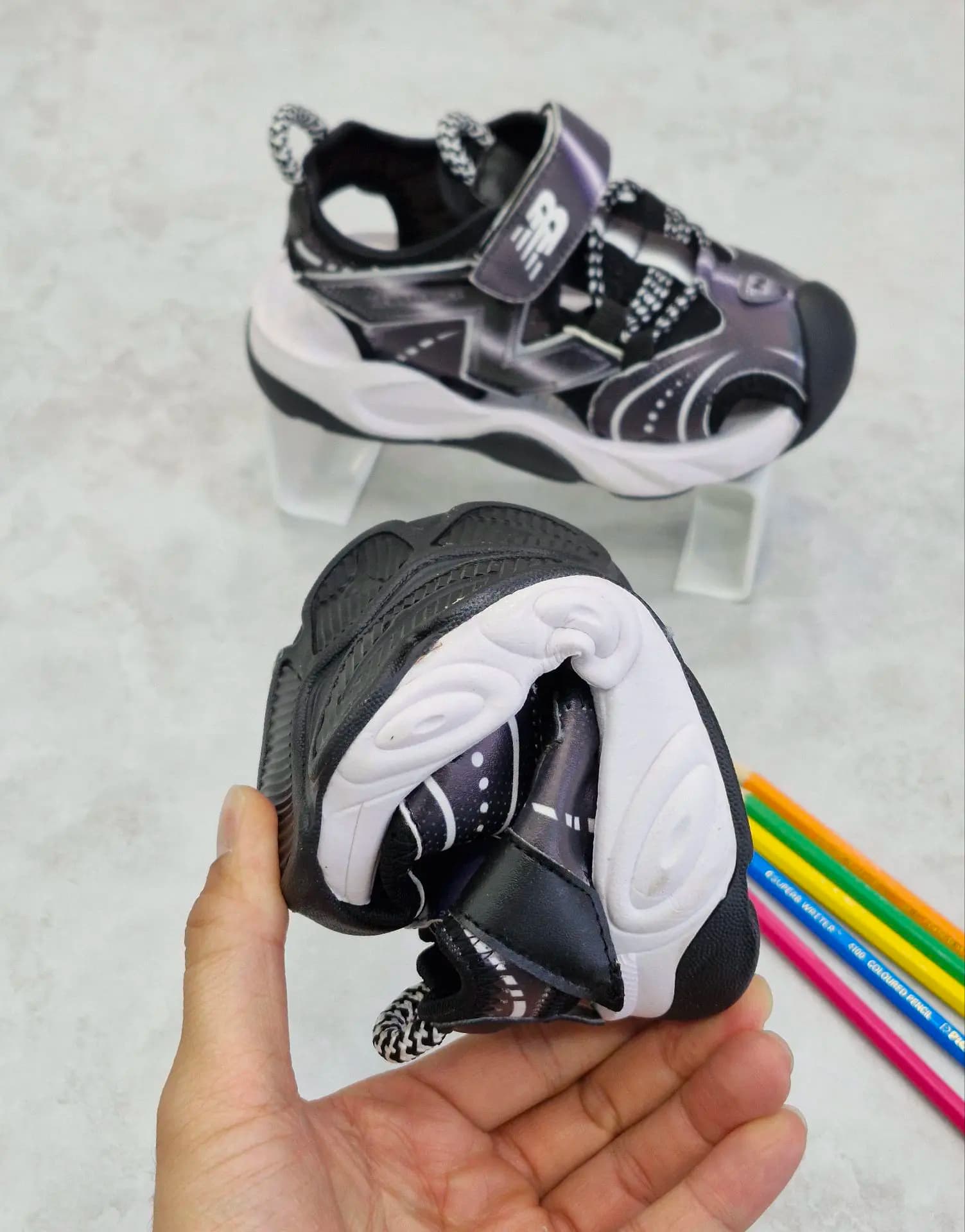 صندل اسپرت جلوبسته بچگانه مدل New Balance | سبک، راحت و ضد سایش — تصویر ۳