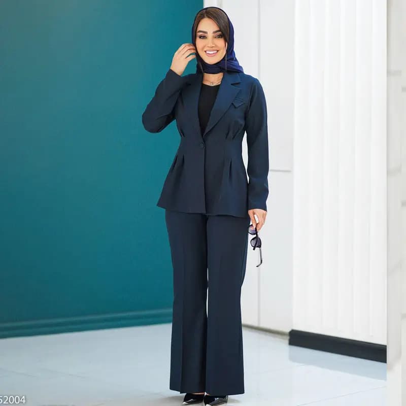 کت و شلوار زنانه مدل آترا کد 2520؛ انتخابی شیک، خوش‌فرم و مناسب مهمانی و استایل رسمی