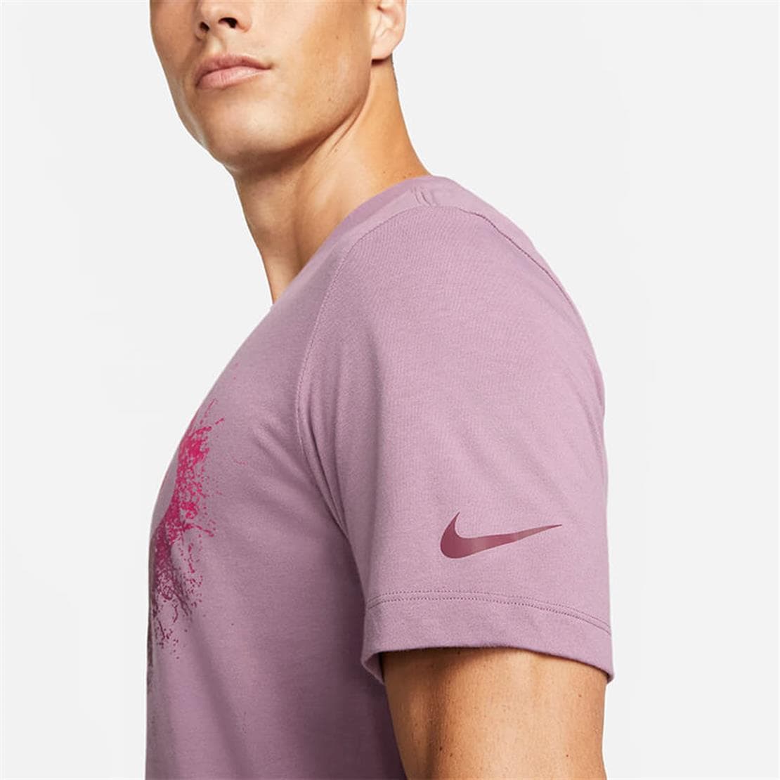تی شرت تنیس مردانه نایک NikeCourt Dri-FIT Rafa– صورتی — تصویر ۵