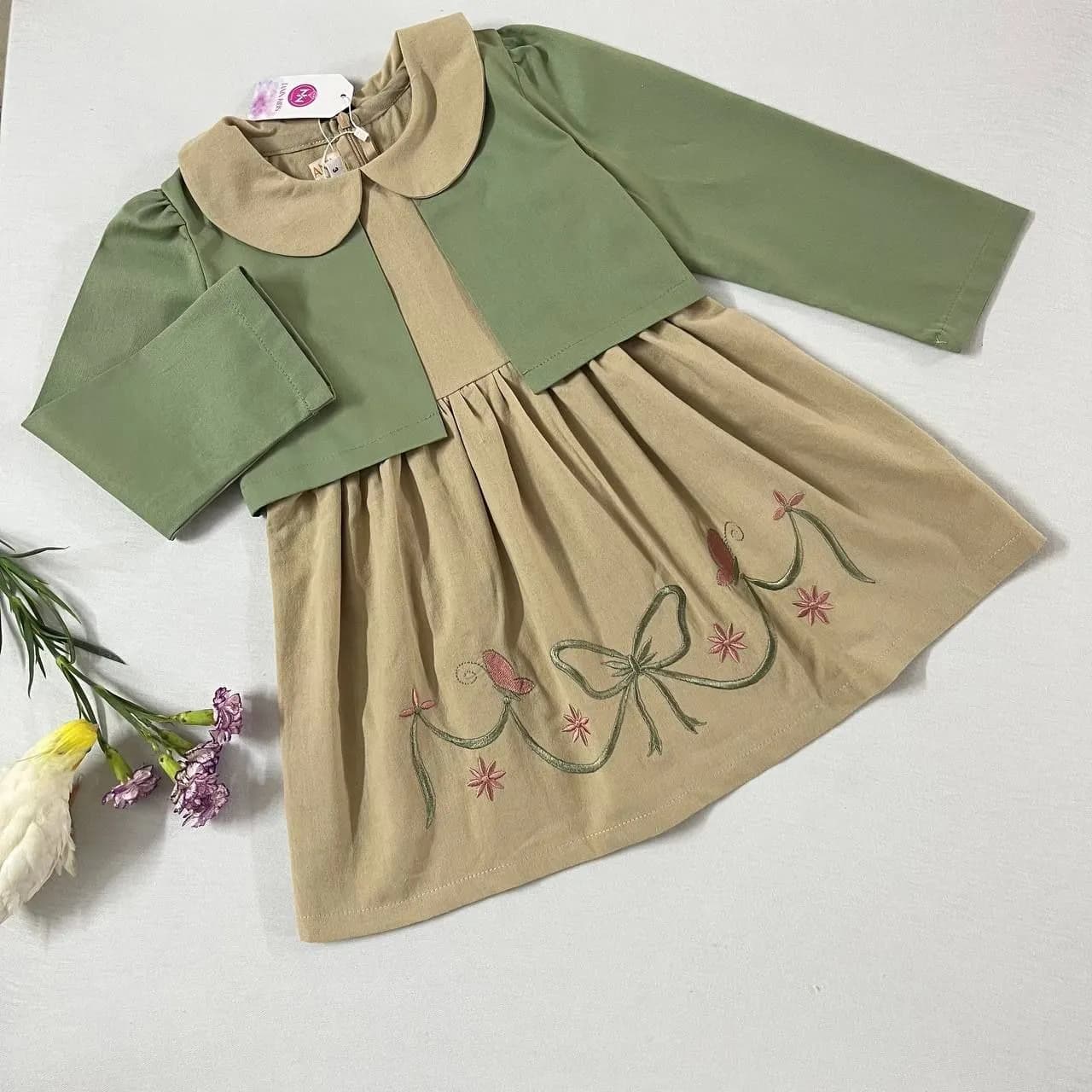 کت و سارافون دخترانه گلدوزی شده لینن و کتان مناسب 3 تا 7 سال — تصویر ۳