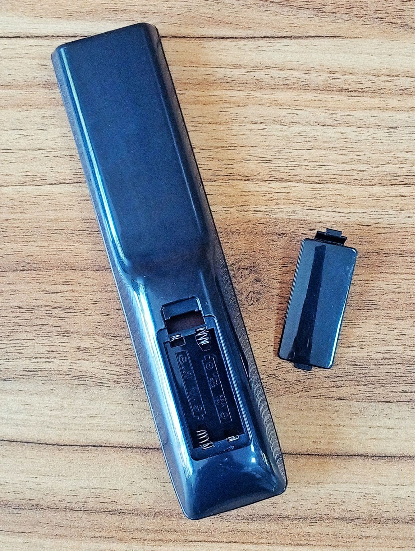 کنترل LED هایسنس مدل 963. — تصویر ۳