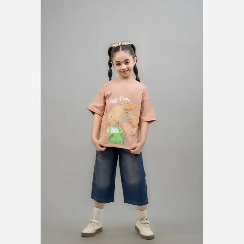 ست تیشرت و شلوارک جین دخترانه مروارید دوزی شده یکرو پنبه لاکرادار سنگ شور شده بلوز 4 رنگ با کیفیت سایز 35 تا 50 — تصویر ۷