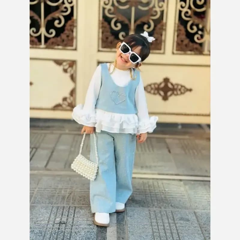 ست سه تیکه دخترانه بلوز شلوار و وست مجلسی عروسکی نگین دار مناسب 3 تا 10 سال — تصویر ۷