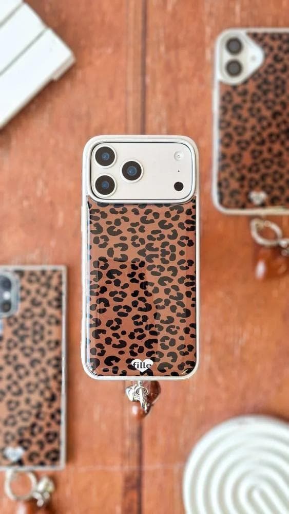 قاب طرح پلنگی قهوه ای بدون آویز گوشی سامسونگ S21 FE — تصویر ۴