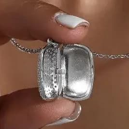 گردنبند و آویز زنانه و دخترانه آبکاری نقره لاکت جادار نگین کاری ضد حساسیت رنگ ثابت کد amp