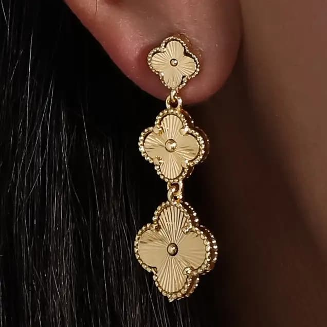 گوشواره زنانه و دخترانه طرح ونکلیف سه تایی در سه سایز ضد حساسیت رنگ ثابت کد amp