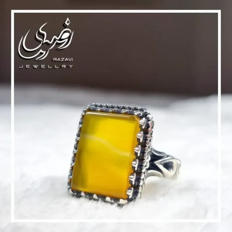 انگشتر نقره طرح رهبری اشکی با نگین عقیق زرد و حکاکی شرف الشمس — تصویر ۴
