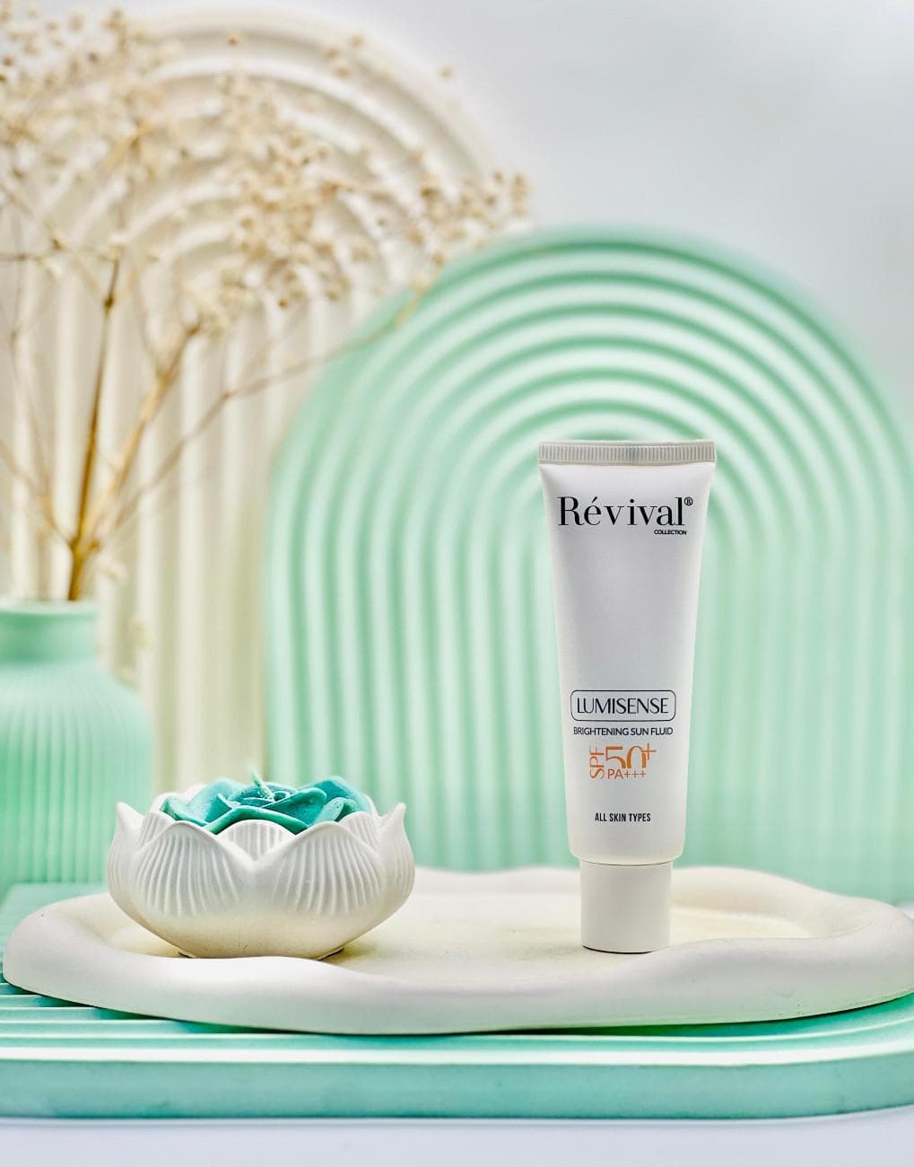 فلوئید ضدآفتاب ضدلک و روشن کننده SPF50 رویوال 50 میلی لیتر — تصویر ۳