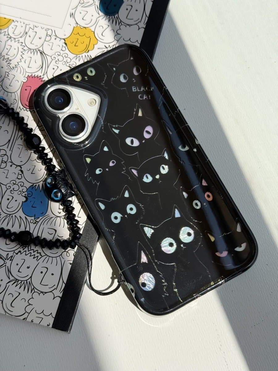 قاب گربه های سیاه با آویز آیفون (کدC2273) مناسب برای iPhone 16 — تصویر ۳