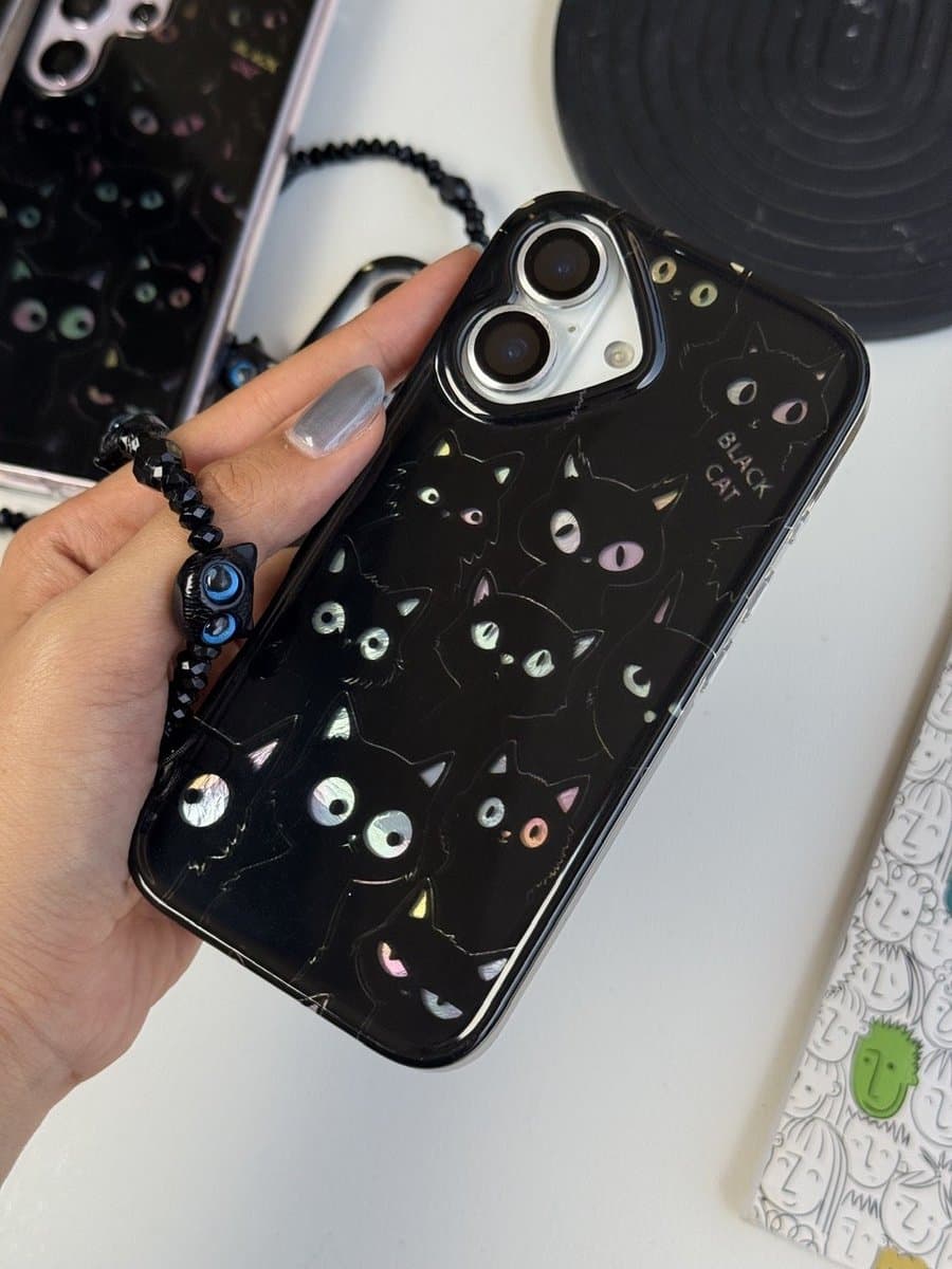 قاب گربه های سیاه با آویز آیفون (کدC2273) مناسب برای iPhone 15Pro — تصویر ۲