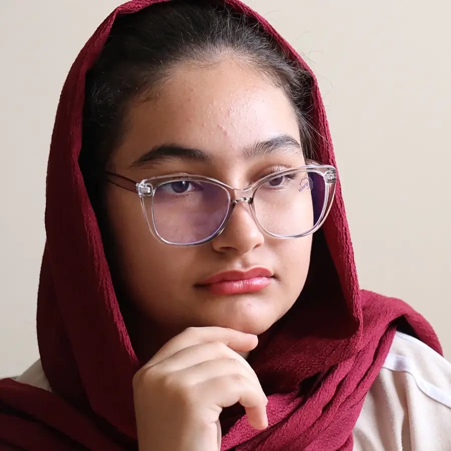 عینک زنانه با فریم طوسی رنگ، شکل چشم گربه‌ای، از جنس کائوچو و لنز بلوکات مدل 20388 — تصویر ۲
