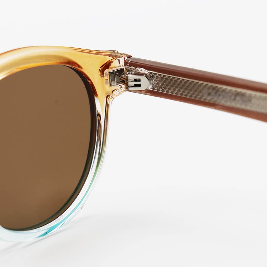 عینک آفتابی پلاریزه Carrera با فریم گرد، مشکی رنگ، لنز دودی تیره و دسته سیم دار مدل P581006 — تصویر ۱۰