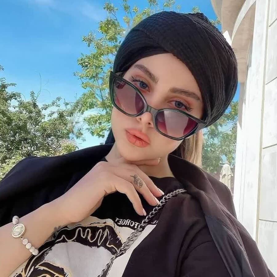 عینک آفتابی زنانه CHANEL با فریم چشم گربه‌ای، رنگ سفید براق و لنز دودی سایه روشن مدل 88654 — تصویر ۸