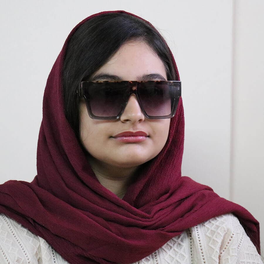 عینک آفتابی FENDI با فریم مربعی شکل، رنگ هاوانا و عدسی دودی تیره و سایه روشن مدل 928 — تصویر ۸
