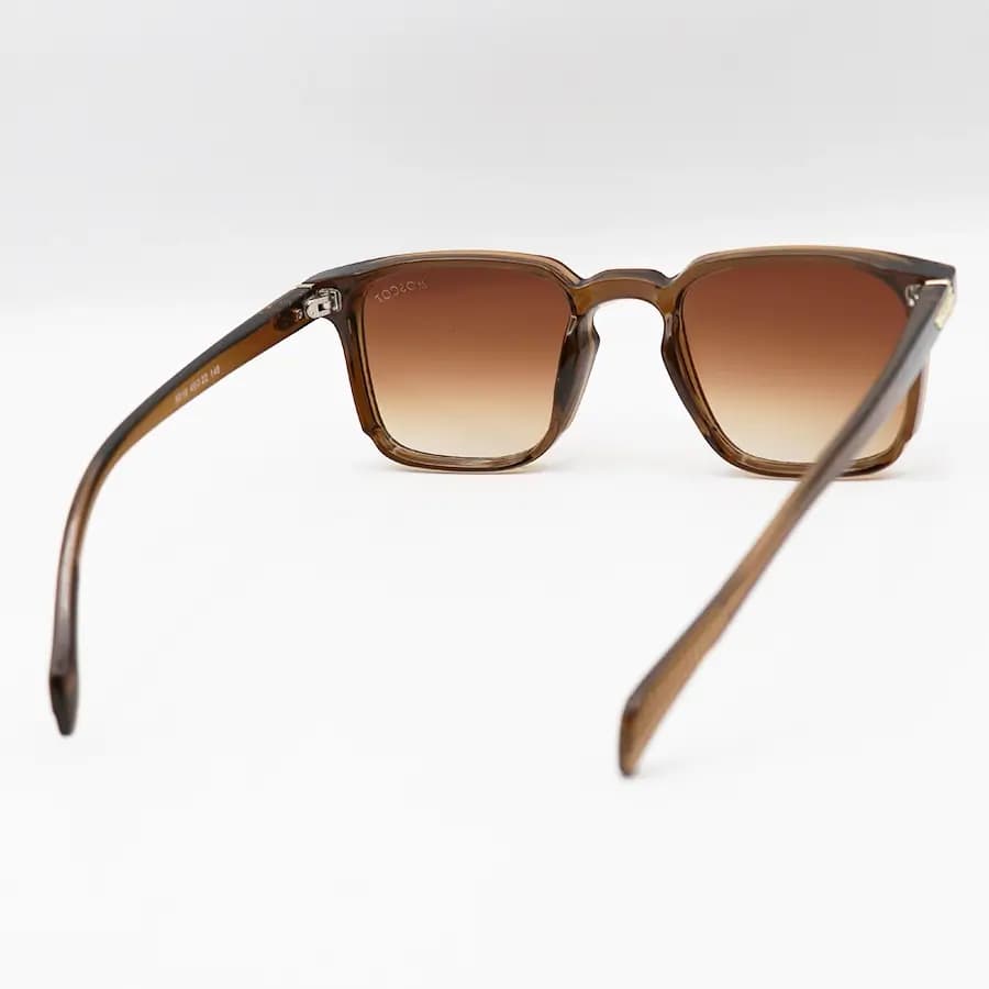 عینک آفتابی Moscot با فریم مربعی شکل، رنگ قهوه‌ای براق و عدسی قهوه‌ای سایه روشن مدل 6019 — تصویر ۴
